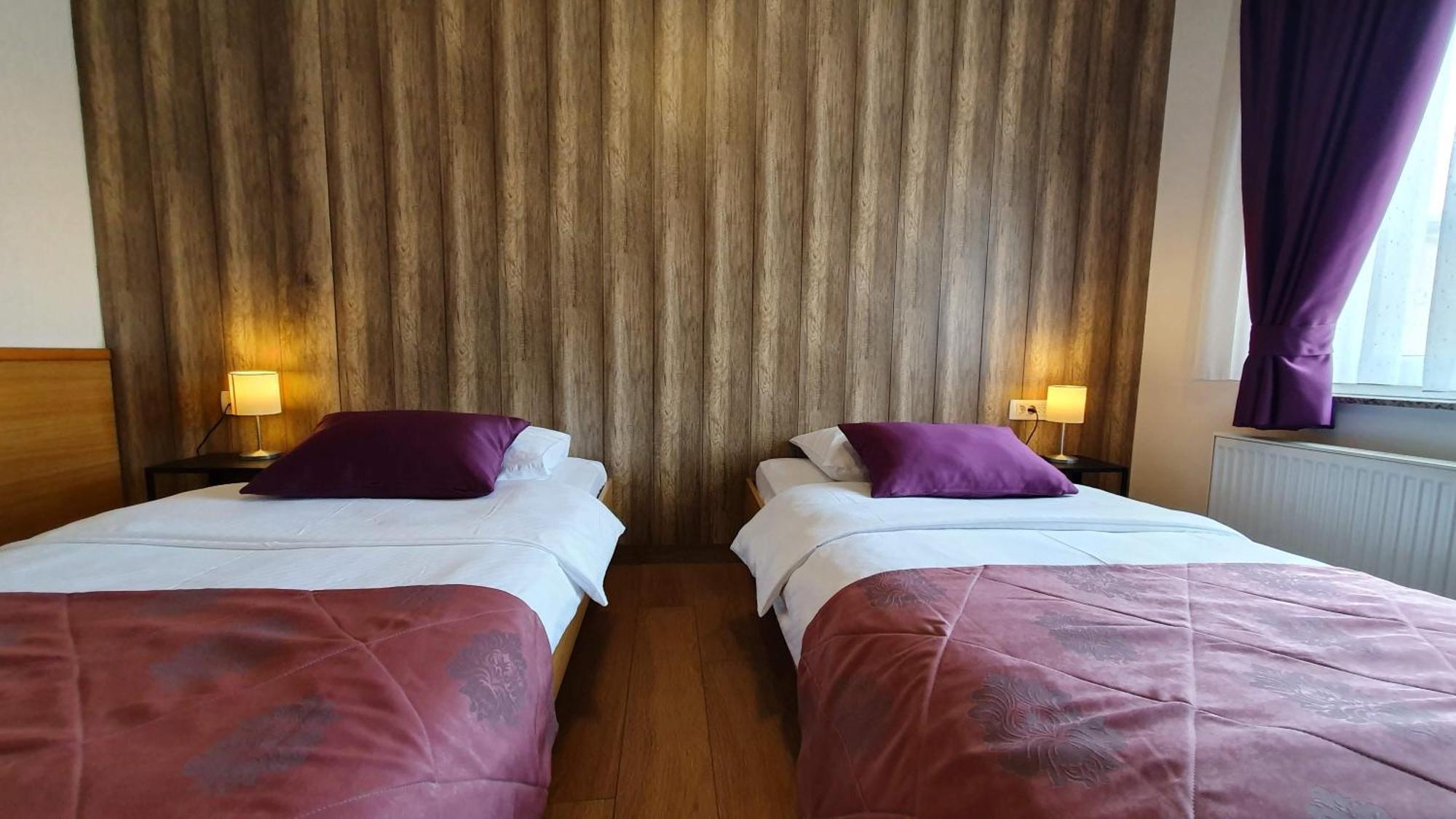 Hotel Zvonimir Otočac Esterno foto