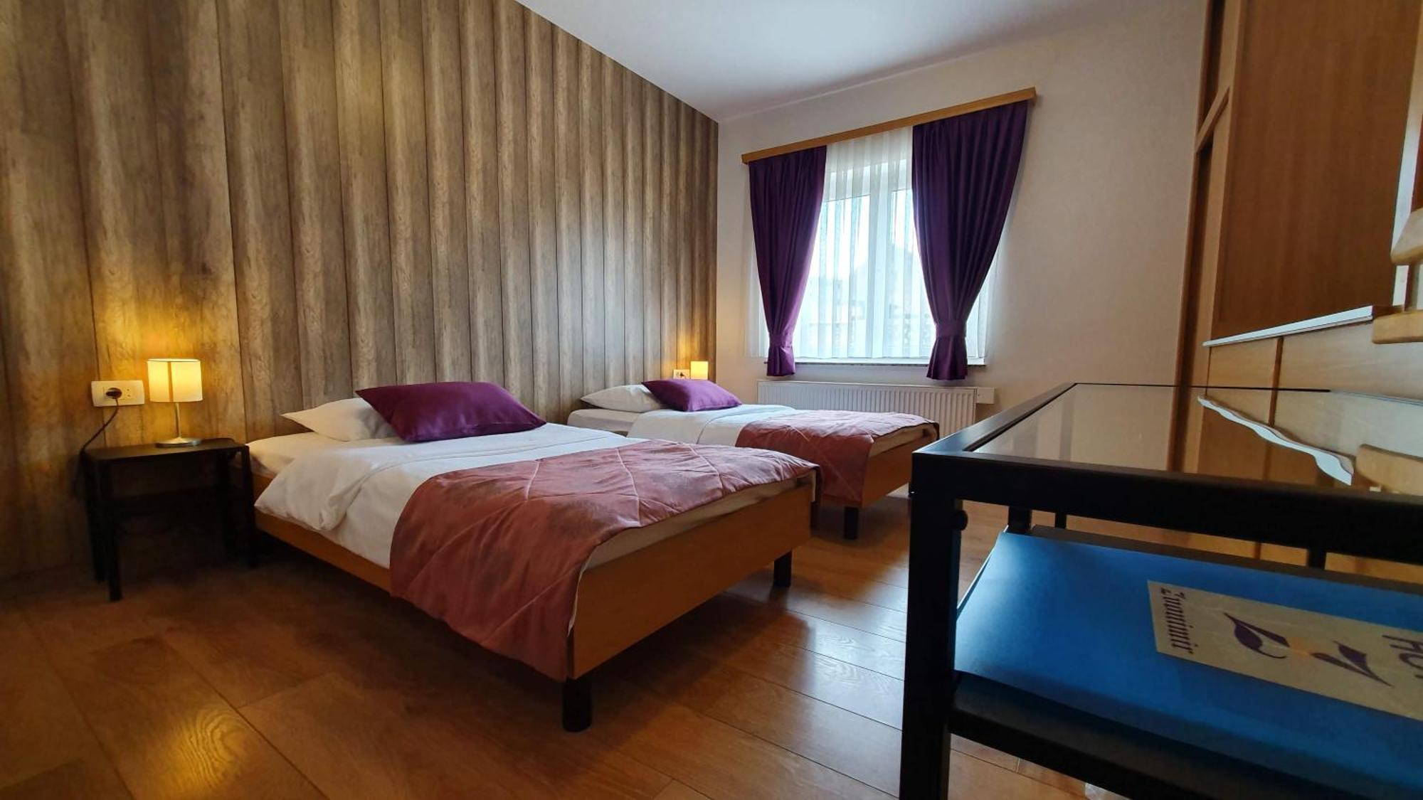 Hotel Zvonimir Otočac Esterno foto