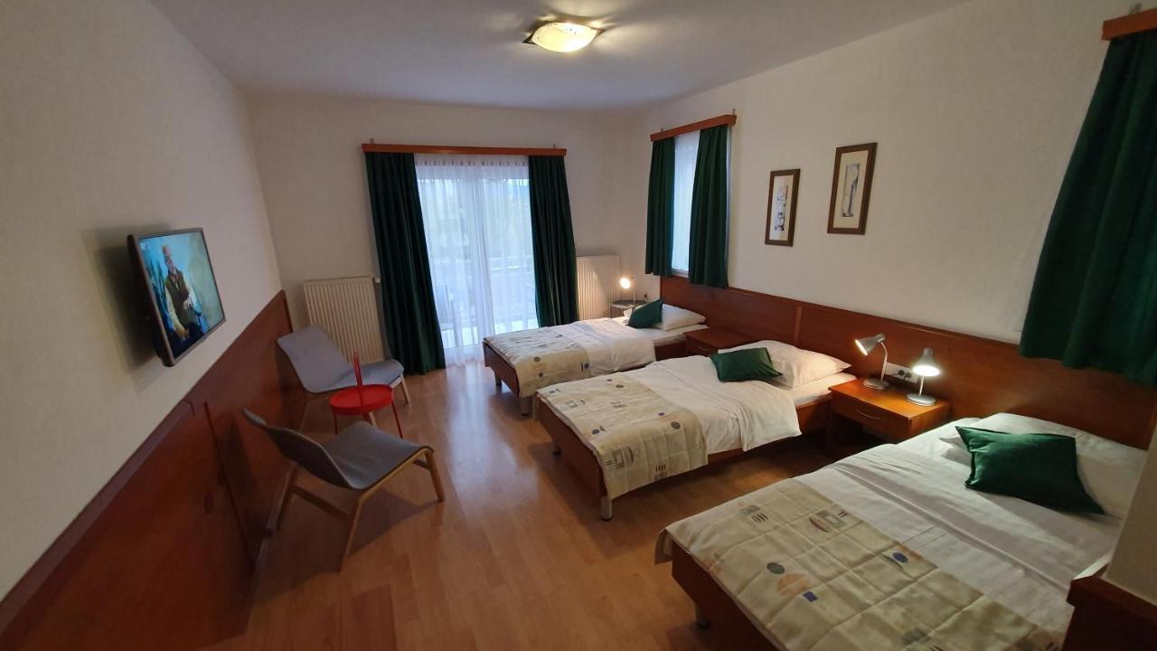 Hotel Zvonimir Otočac Esterno foto