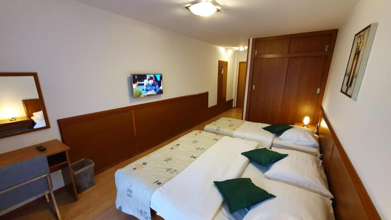 Hotel Zvonimir Otočac Esterno foto