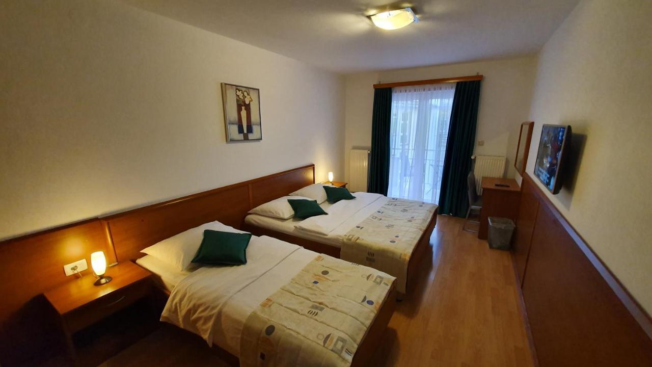 Hotel Zvonimir Otočac Esterno foto